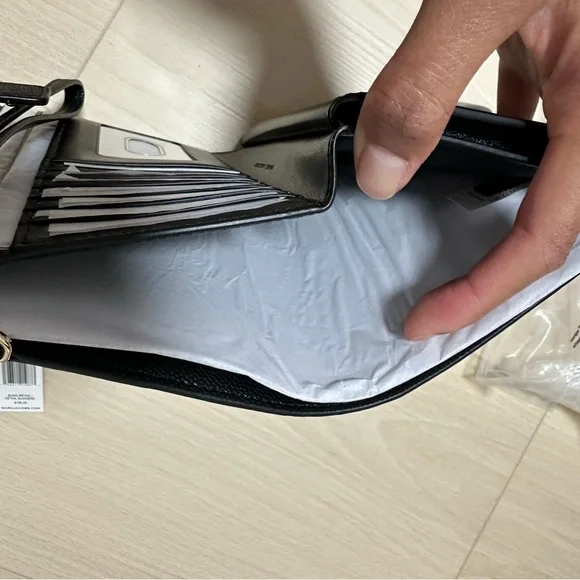 (NWT) Marc Jacobs Daily Brb Phone Wristlet black S107M06RE22 - Picture 7 of 7